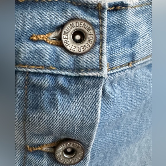 Forever 21 Mini Light Blue Jean Skirt Front Button Closure Back Pockets SZ XS - Picture 2 of 7